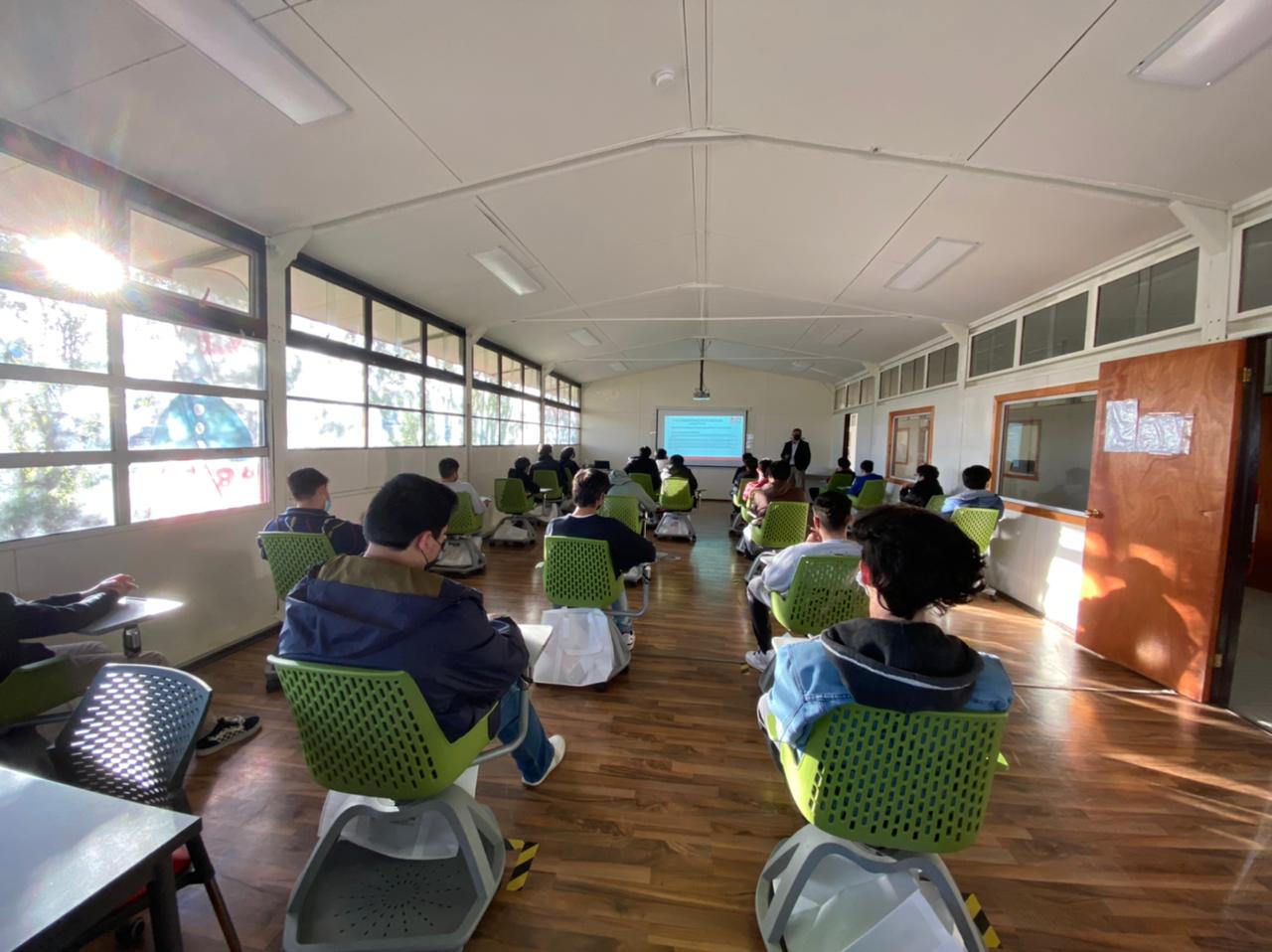 Visita de estudiantes de Don Bosco a CFT Estatal de Magallanes en Porvenir